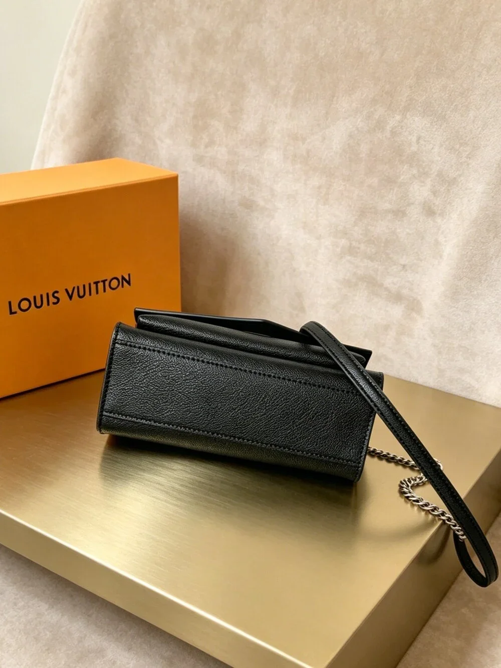 LOUIS VUITTON MYLOCKME CHAIN BB in Grained Leather